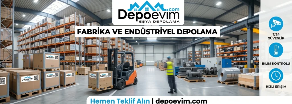 DepoEvim geniş endüstriyel antreposunda forklift ile taşınan QR barkodlu kasalar, sanayi ekipmanları ve "Fabrika ve Endüstriyel Depolama" yazılı kurumsal tanıtım bannerı.